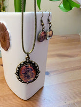Charger l'image dans la galerie, Pendentif bleu, rouge, or