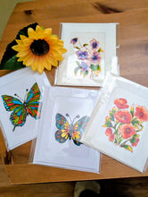 Charger l'image dans la galerie, Cartes de souhaits peinture vitrail, fleurs et papillons Cartes Madeleine Fortier, écrivaine