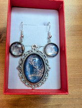 Charger l'image dans la galerie, Pendentif bleu et or
