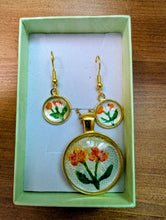 Charger l'image dans la galerie, Bijou fleurs orange Madeleine Fortier 
