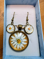 Bijou Marguerite sur fond doré Madeleine Fortier 