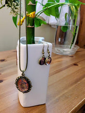Charger l'image dans la galerie, Bijou orange et or Madeleine Fortier 
