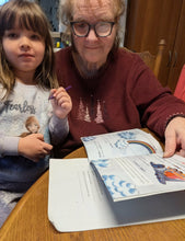 Charger l'image dans la galerie, Marjorie au pays de l'arc-en-ciel Livres et activités pour enfants - Voyages Madeleine Fortier, écrivaine 
