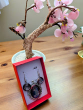 Charger l'image dans la galerie, Pendentif bleu et or Madeleine Fortier 
